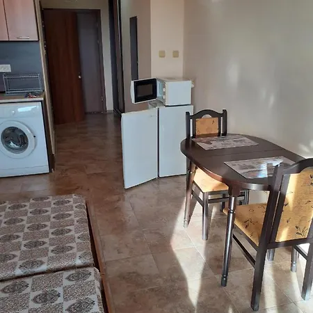 Julia Vigo Panorama * نيسيبار